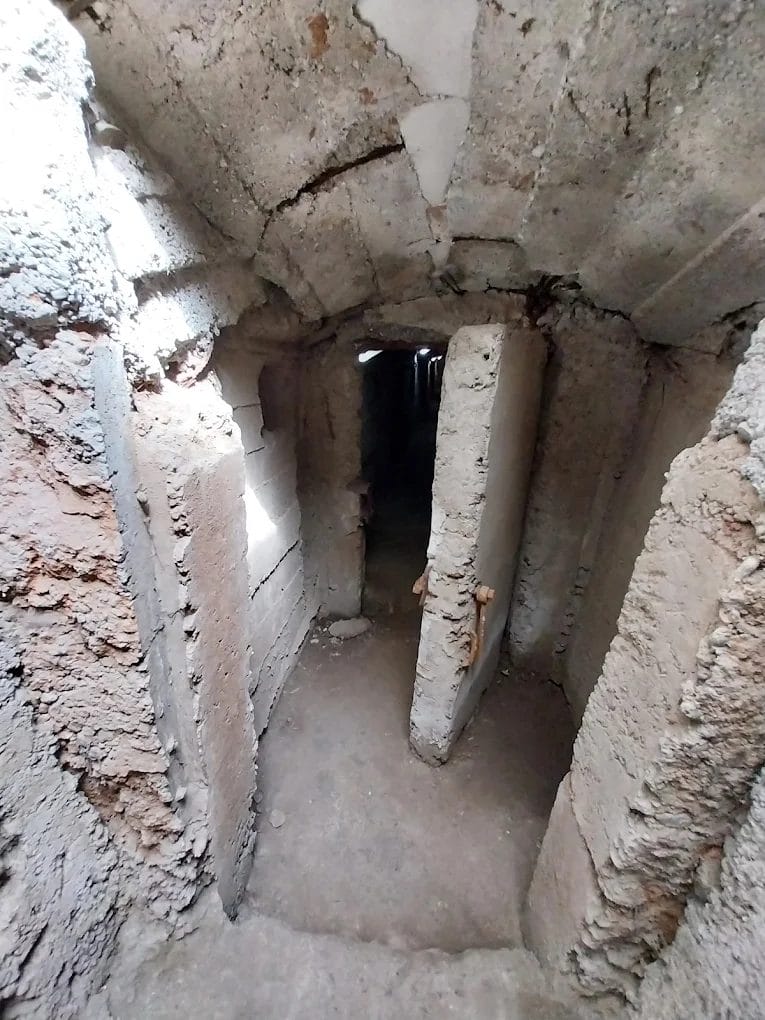 House of Leaves Tunnel