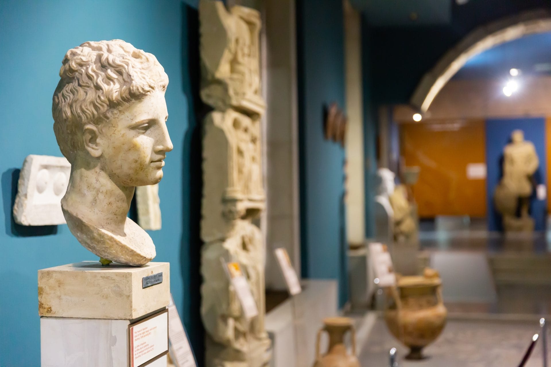 Skulptura antike ilire të ekspozuara në Muzeun Historik Kombëtar të Tiranës