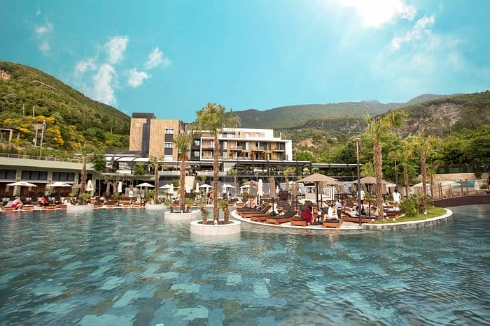 Select Hill Resort