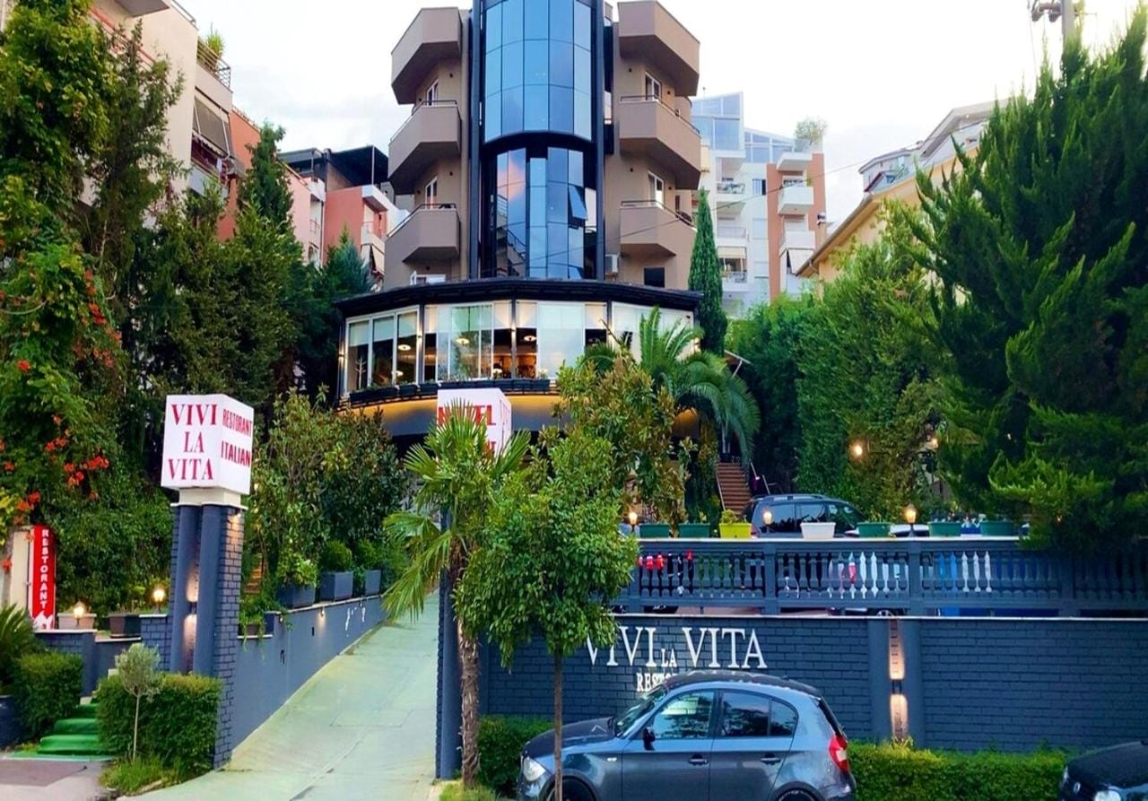 Vivi La Vita Tirana