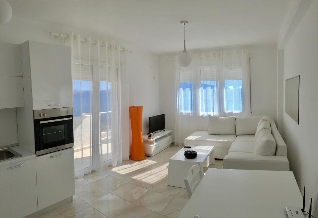 White Residence Apartament Sarandë_1