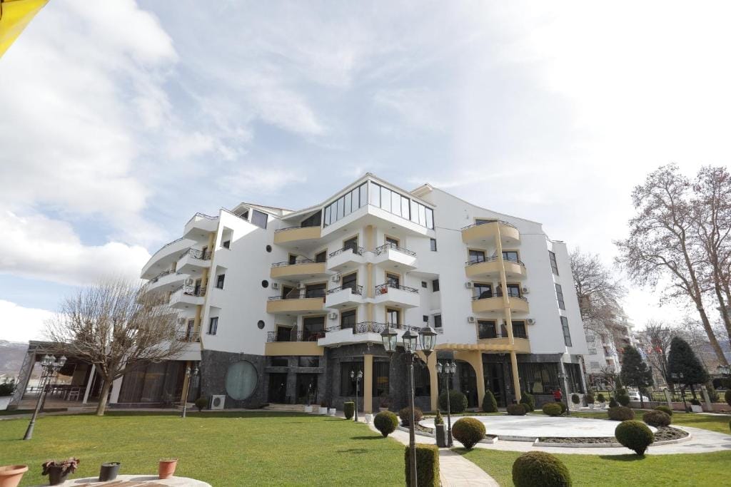 Hotel 1 Maji Pogradec_1