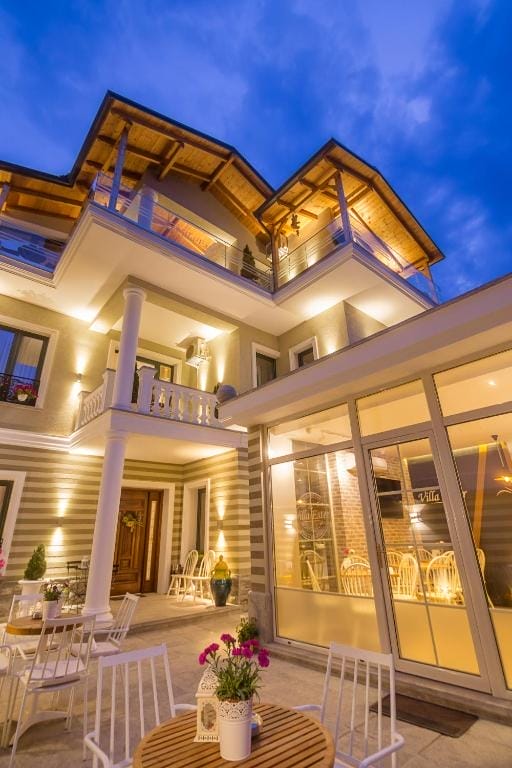 Villa Ester & Apartamente Korçë_1