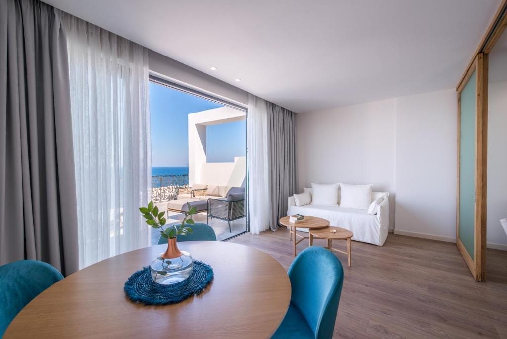Glow Boutique Hotel & Suites Sarandë_9