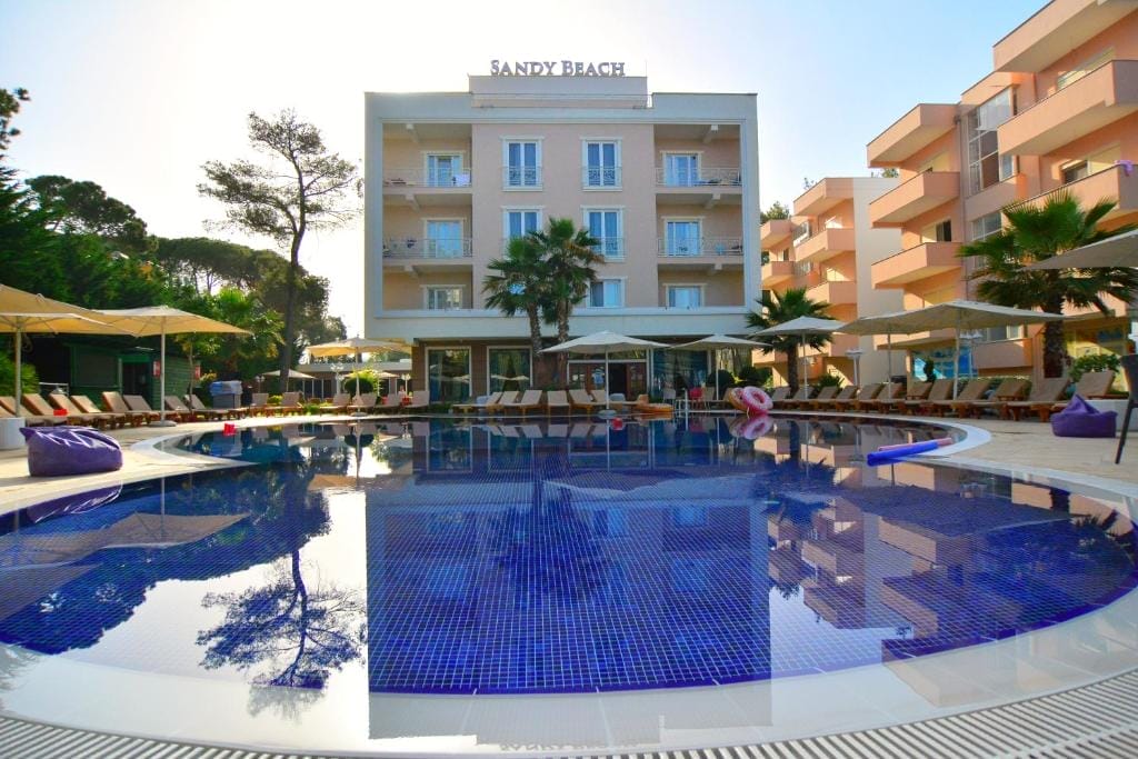 Sandy Beach Resort Golem_3