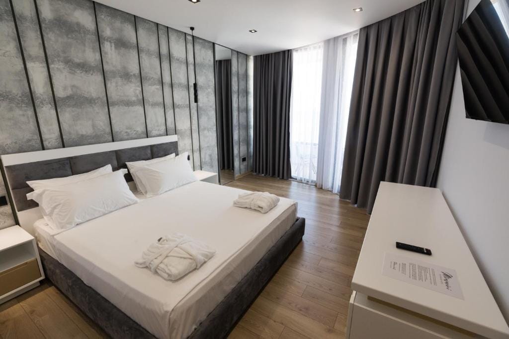 Mirage Hotel Golem_5