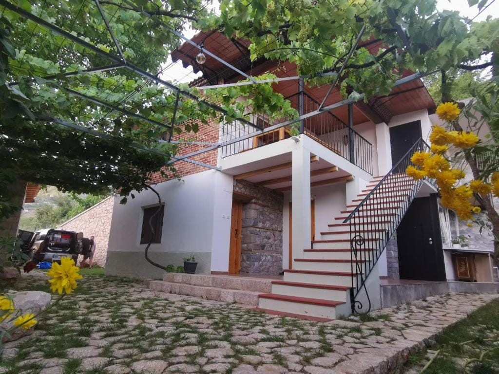VILA RIRA - Rrajcë