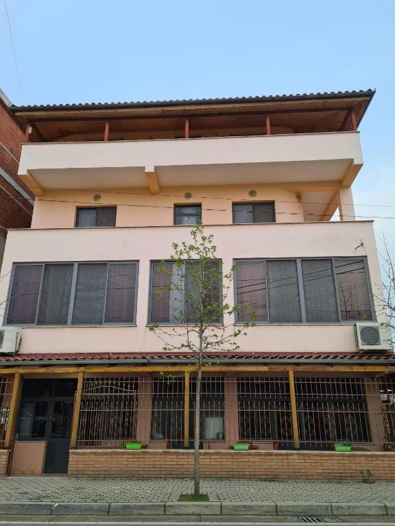 Bar Kafe Pjetri Guest House Paskuqan_9