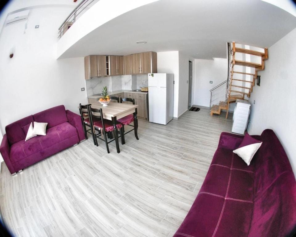 Bebi Hotel Dhe Apartamente Sarandë_4