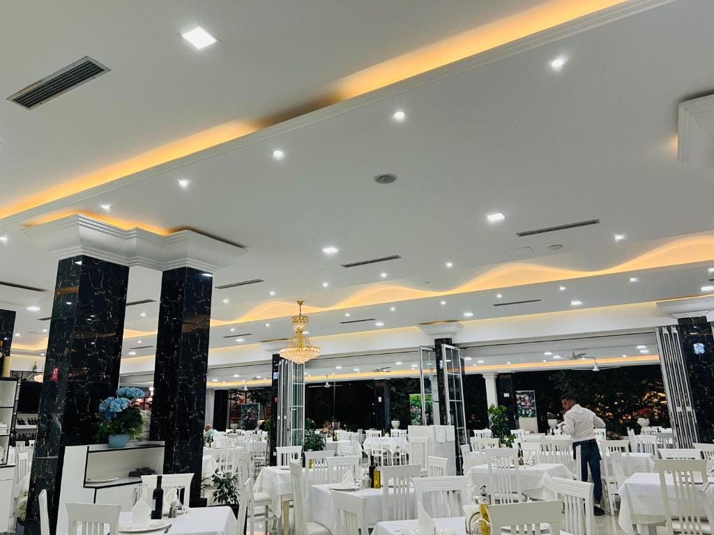 UJVARA HOTEL Golem_7
