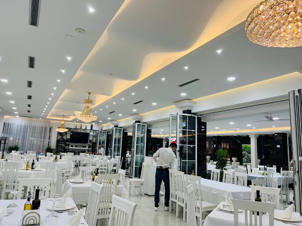 UJVARA HOTEL Golem_4