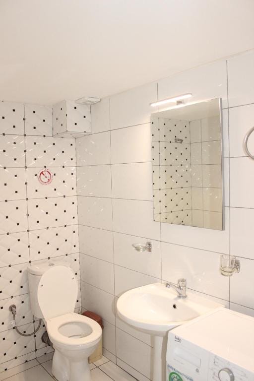 Bebi Hotel Dhe Apartamente Sarandë_7