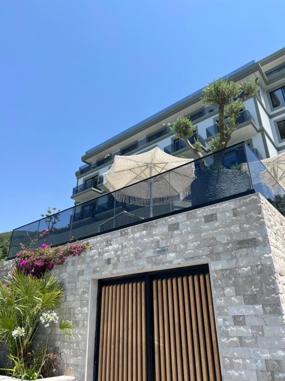 Mazarine Hotel