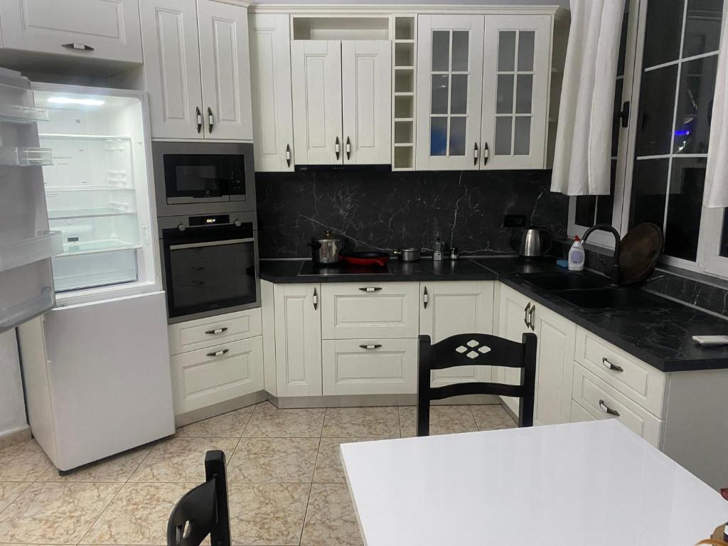 Tiranë Apartament i bardhë Tirana_9