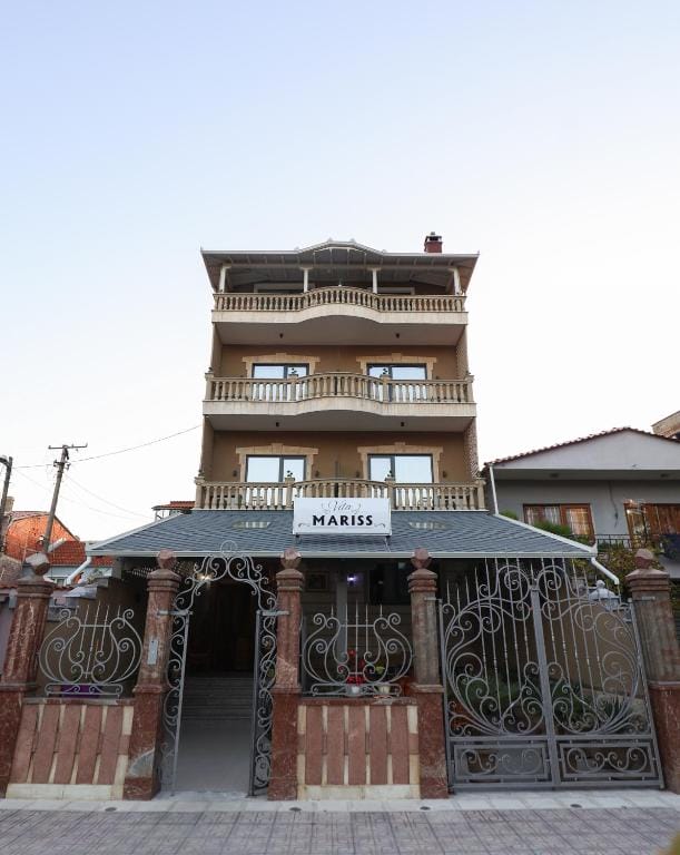 Vila Mariss Korçë_1