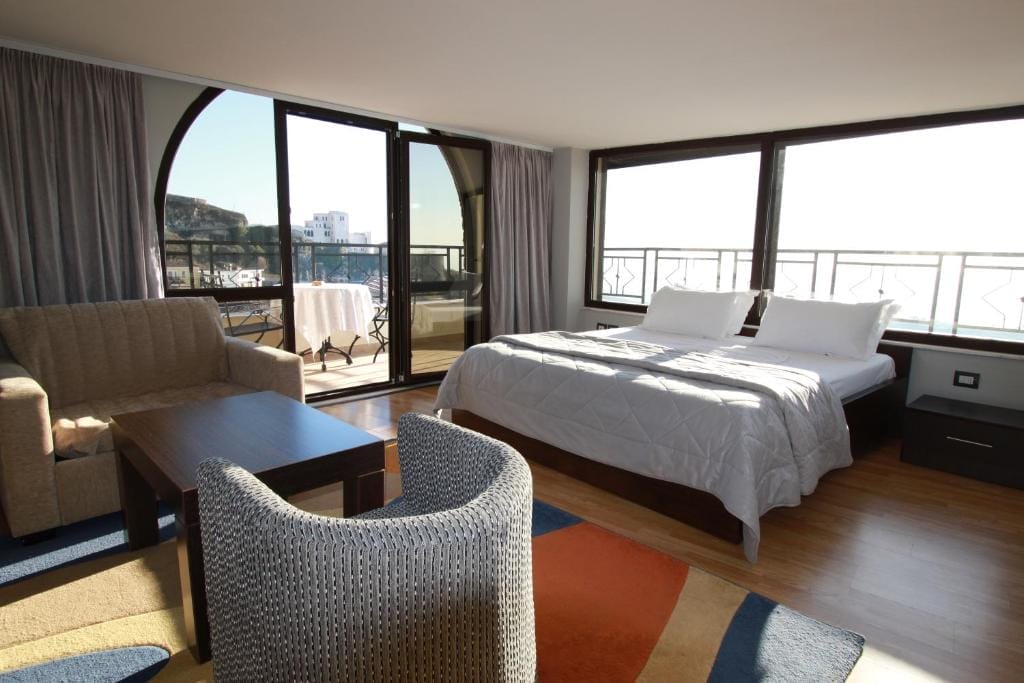 Hotel PANORAMA Kruje view on the castle and the old town Krujë_2