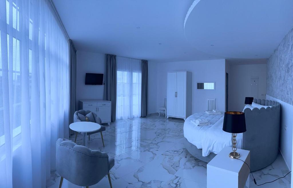 UJVARA HOTEL Golem_3