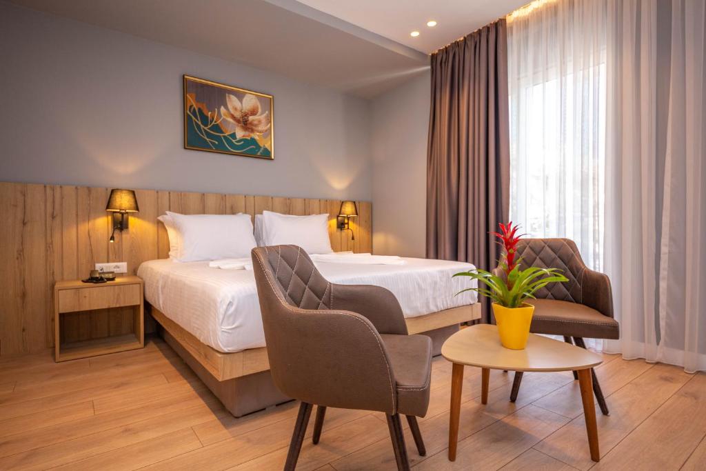 Azure Inn Hotel Sarandë_1