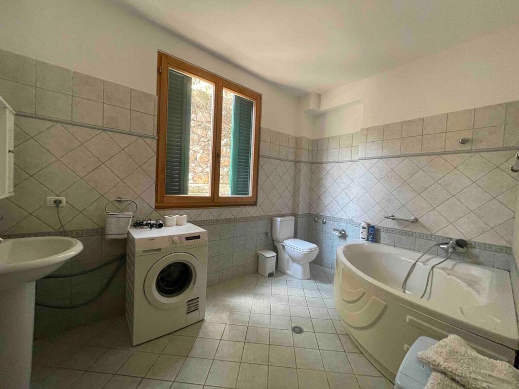 Amazing Seaside View Villa Palasë_3