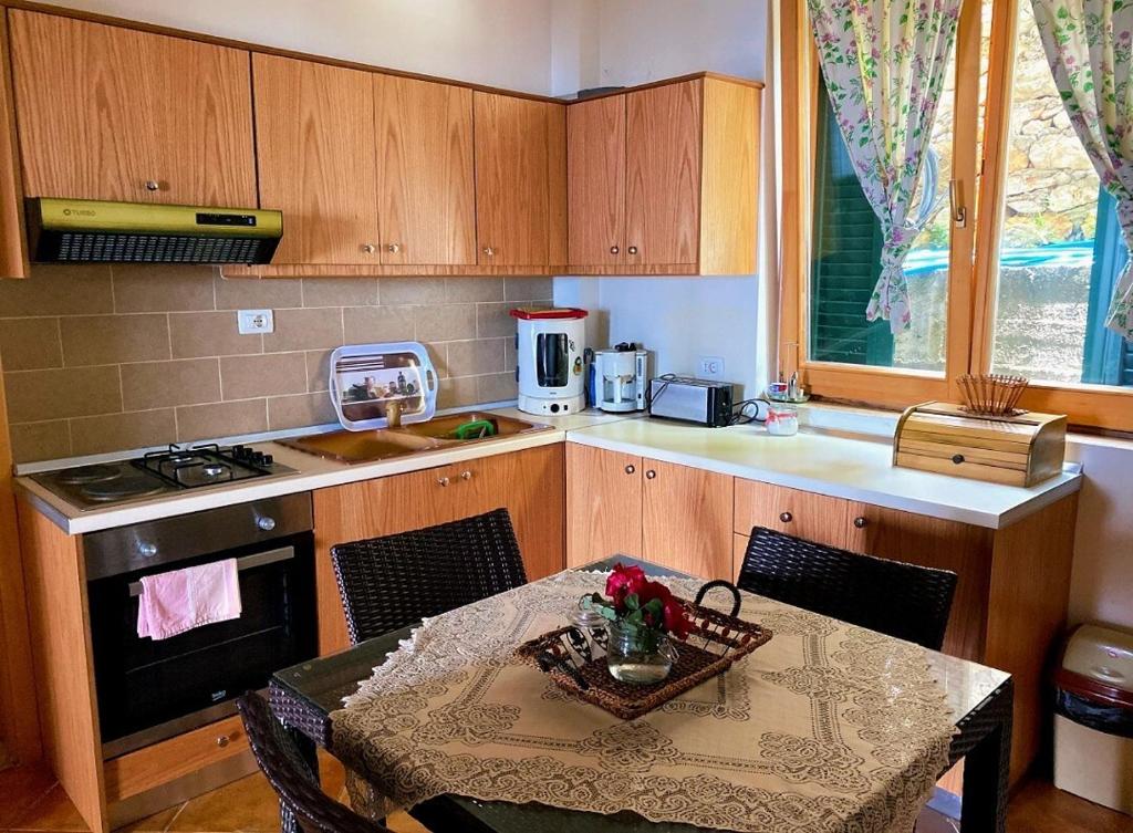 Amazing Seaside View Villa Palasë_4