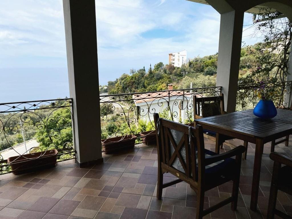 Amazing Seaside View Villa Palasë_8