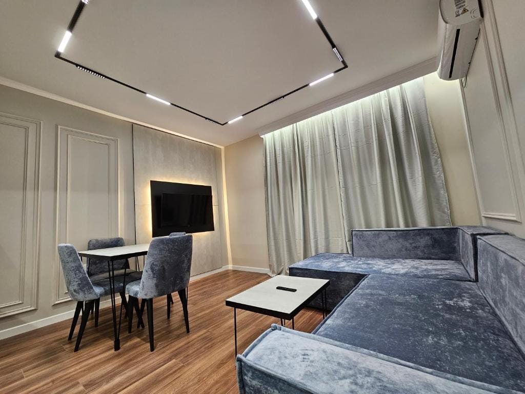 Miku Apartment-Extraordinary 1BD At Komuna e Parisit Tirana_2