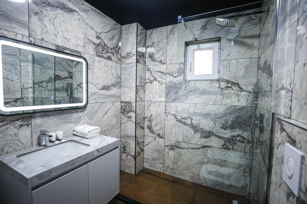 Miku Apartment-Extraordinary 1BD At Komuna e Parisit Tirana_3