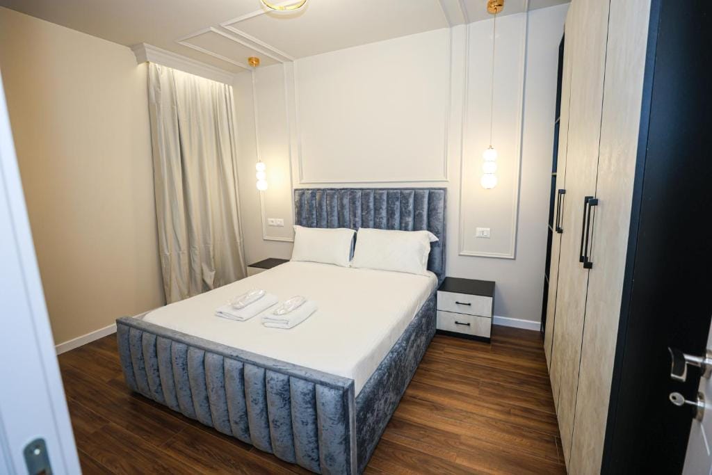 Miku Apartment-Extraordinary 1BD At Komuna e Parisit Tirana_6