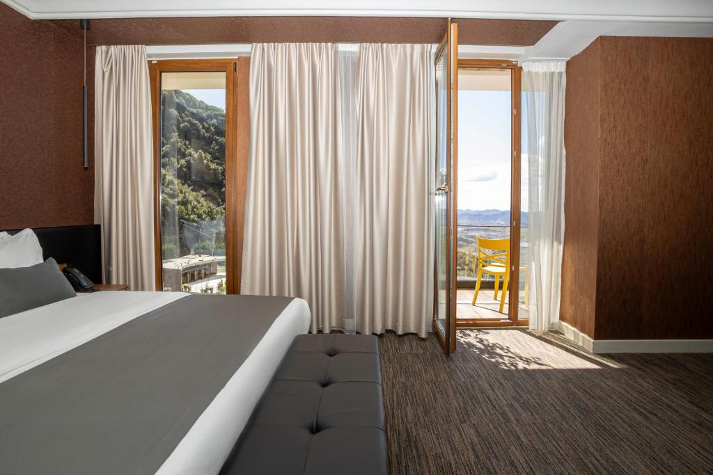 Select Hill Resort a room with a bed and a bench