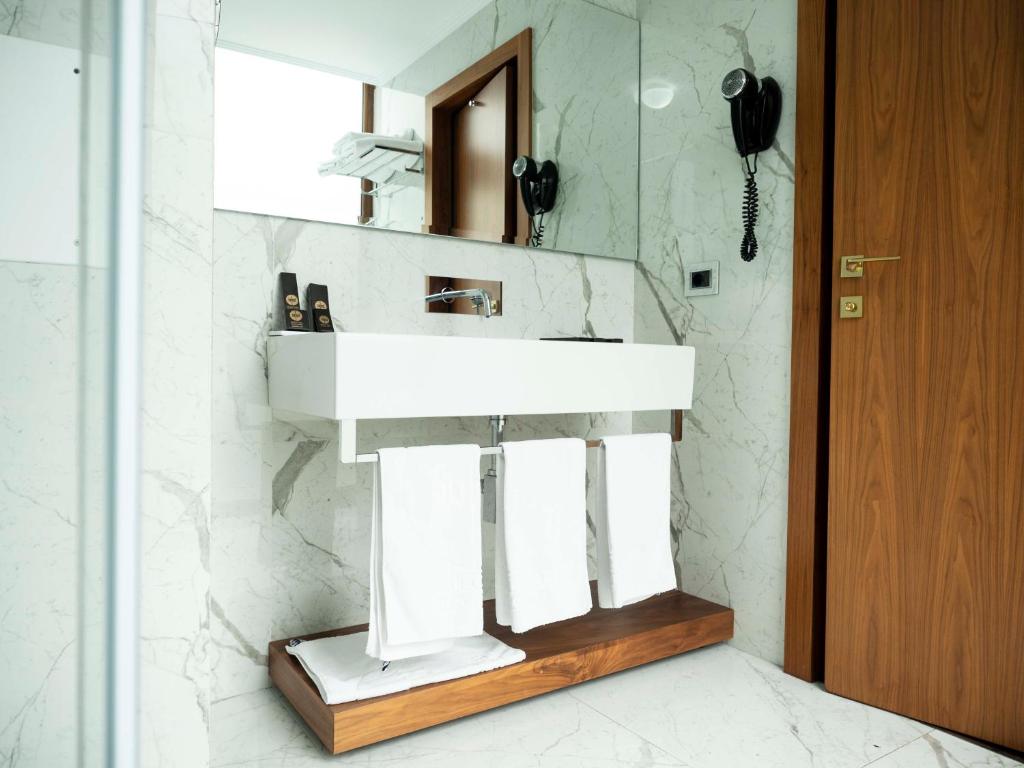 Select Hill Resort a bathroom with a sink and a mirror